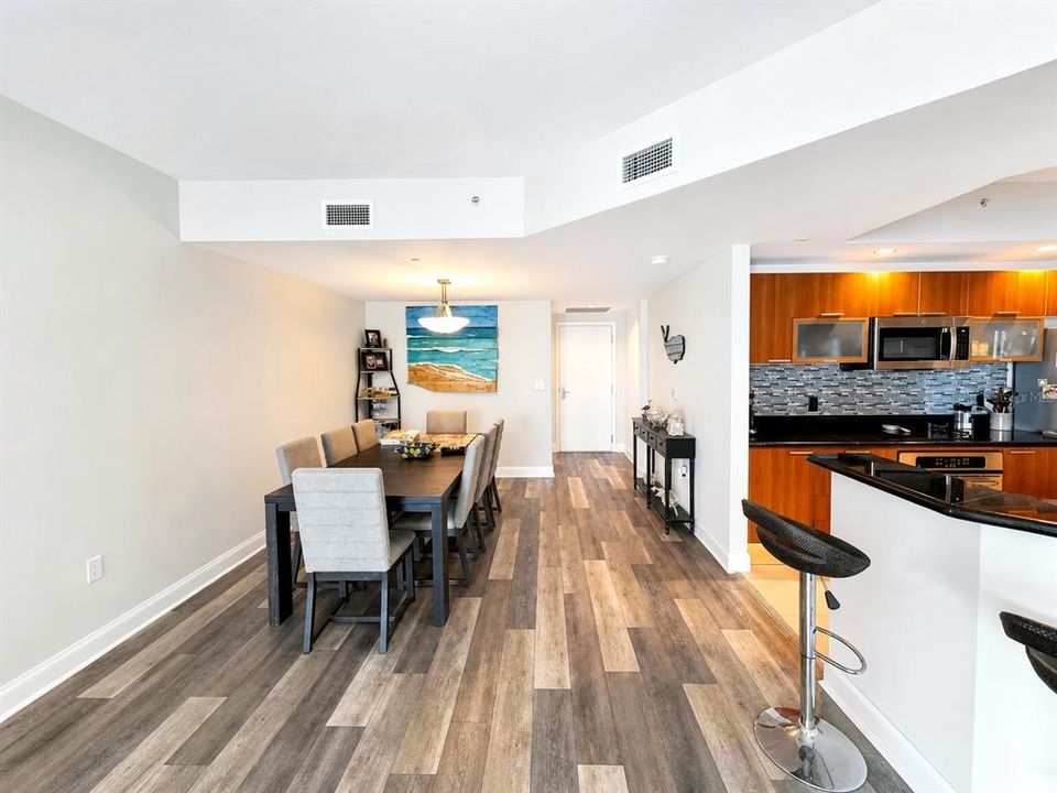 En Venta: $324,900 (2 camas, 2 baños, 1660 Pies cuadrados)