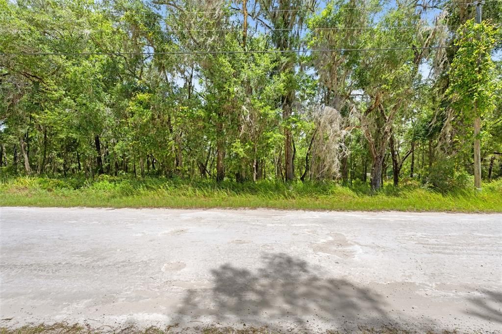 На продажу: $50,000 (0.88 acres)