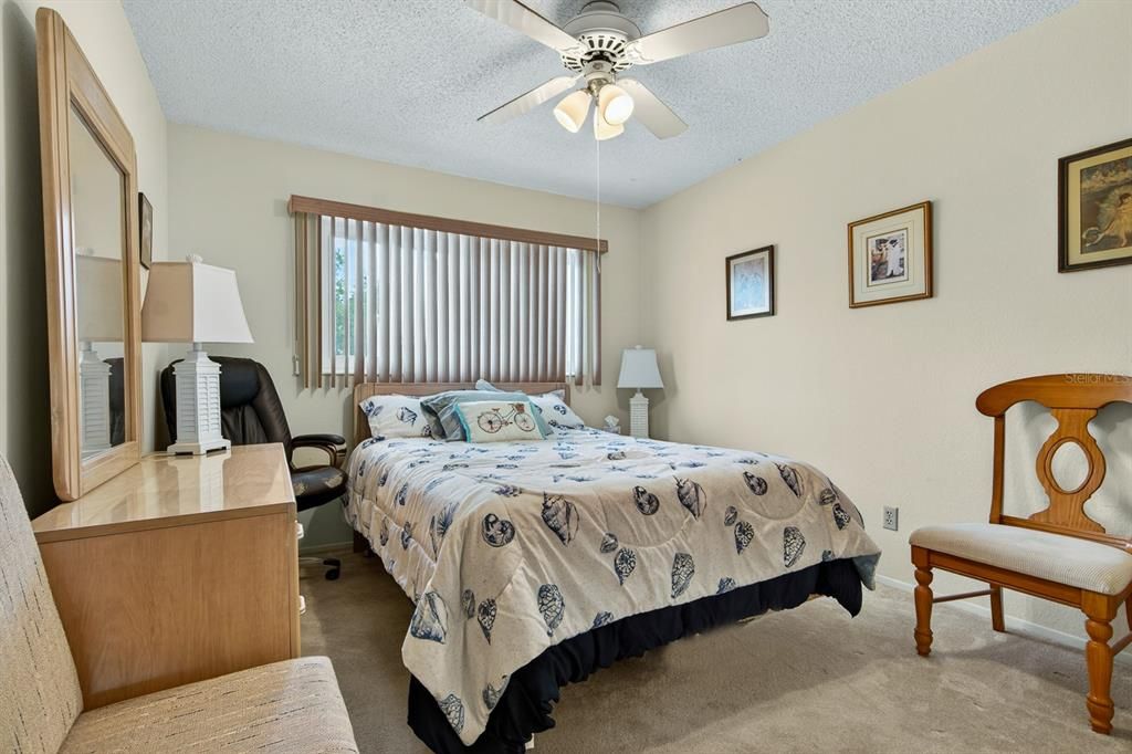 For Sale: $124,999 (2 beds, 2 baths, 1100 Square Feet)