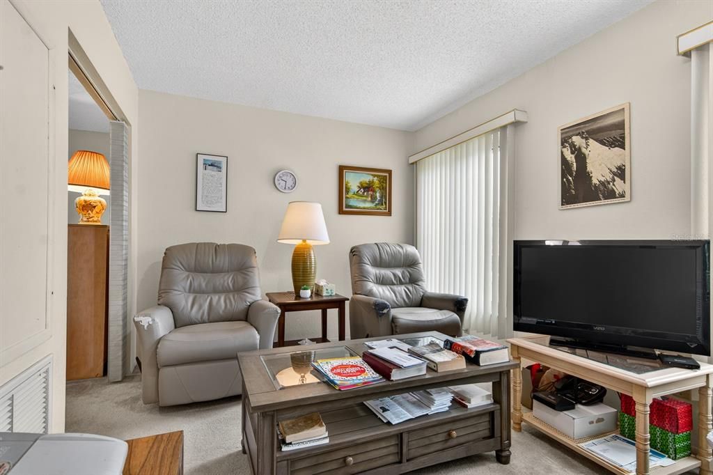 For Sale: $124,999 (2 beds, 2 baths, 1100 Square Feet)