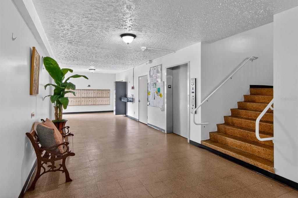 For Sale: $124,999 (2 beds, 2 baths, 1100 Square Feet)