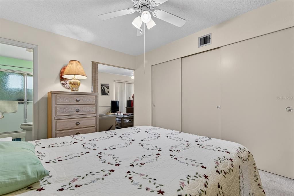 For Sale: $124,999 (2 beds, 2 baths, 1100 Square Feet)