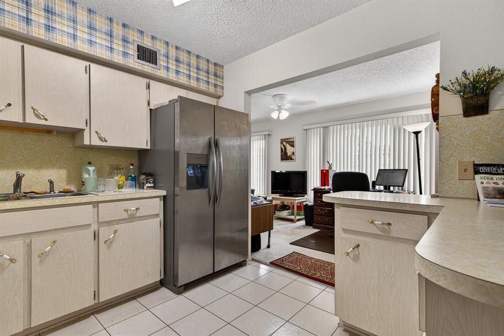 For Sale: $124,999 (2 beds, 2 baths, 1100 Square Feet)