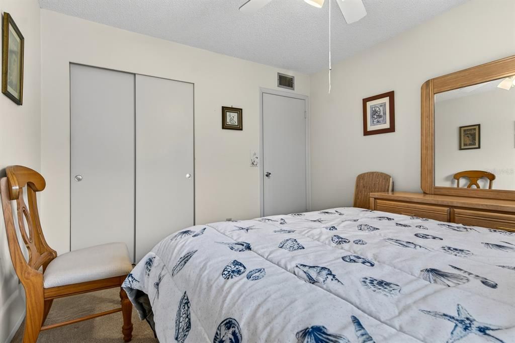 For Sale: $124,999 (2 beds, 2 baths, 1100 Square Feet)