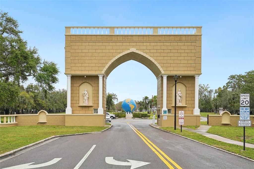 For Sale: $124,999 (2 beds, 2 baths, 1100 Square Feet)