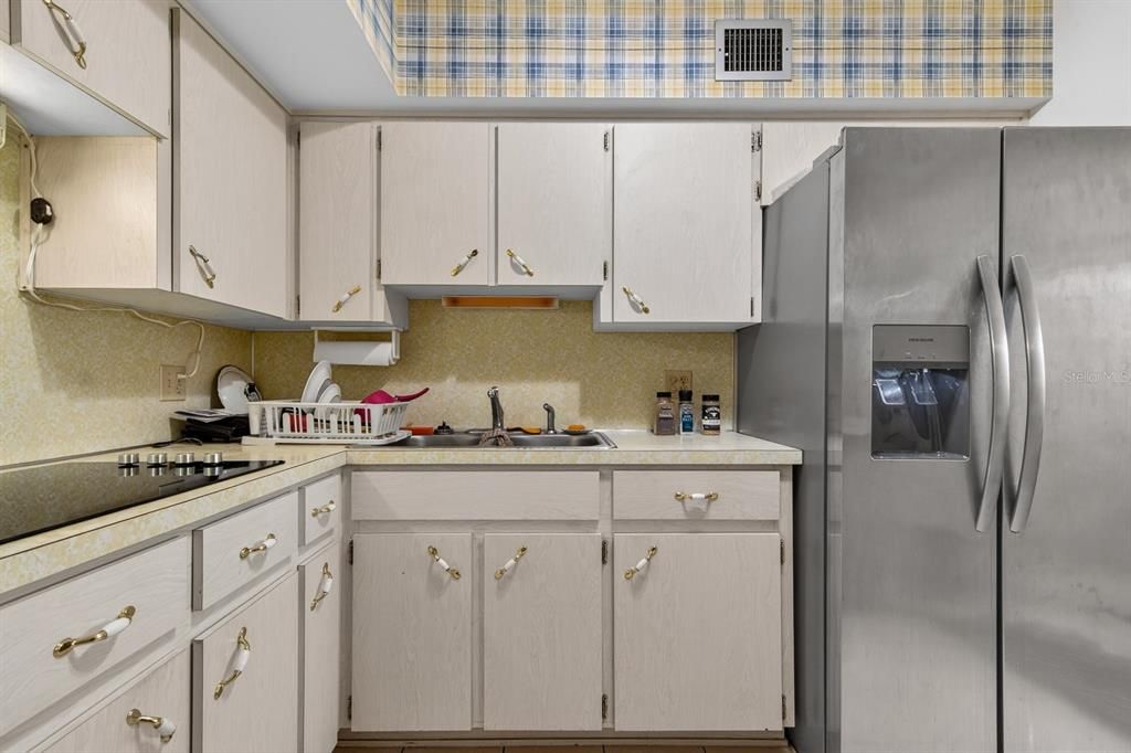 For Sale: $124,999 (2 beds, 2 baths, 1100 Square Feet)