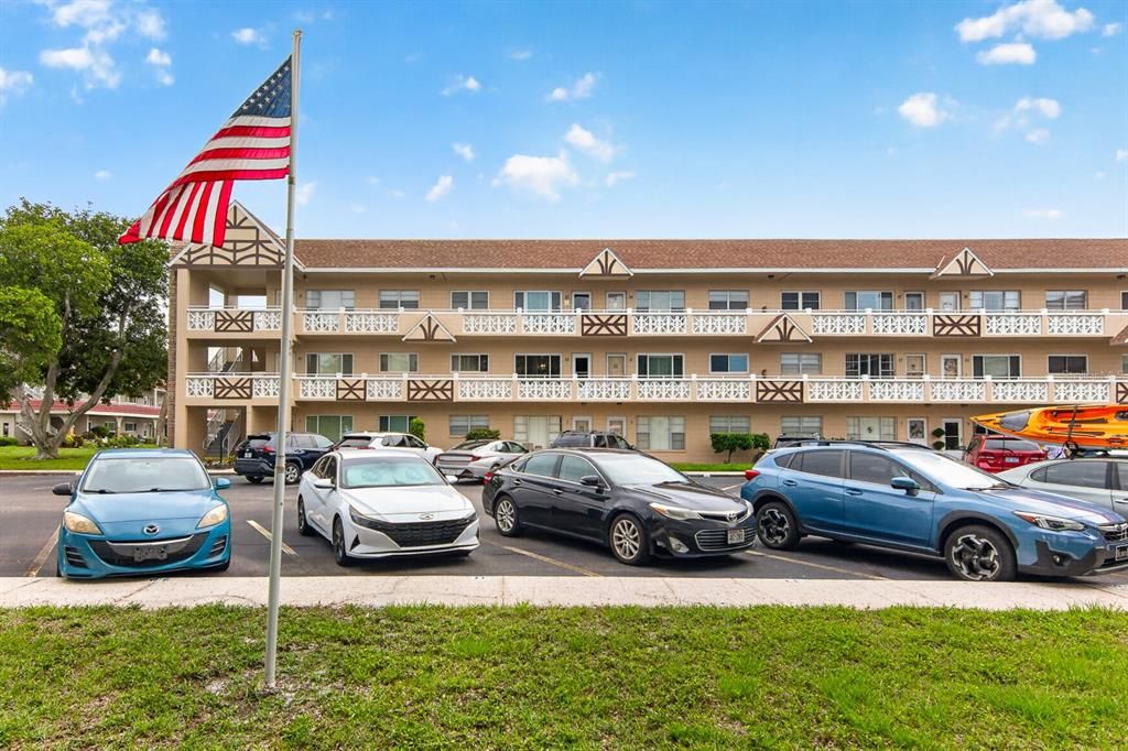 For Sale: $124,999 (2 beds, 2 baths, 1100 Square Feet)