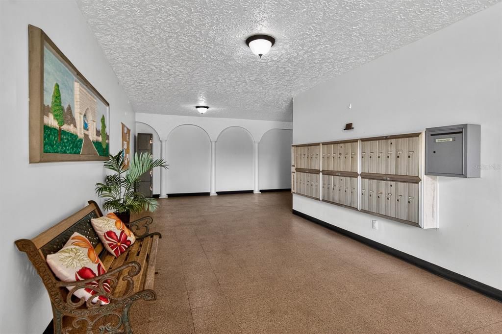 For Sale: $124,999 (2 beds, 2 baths, 1100 Square Feet)