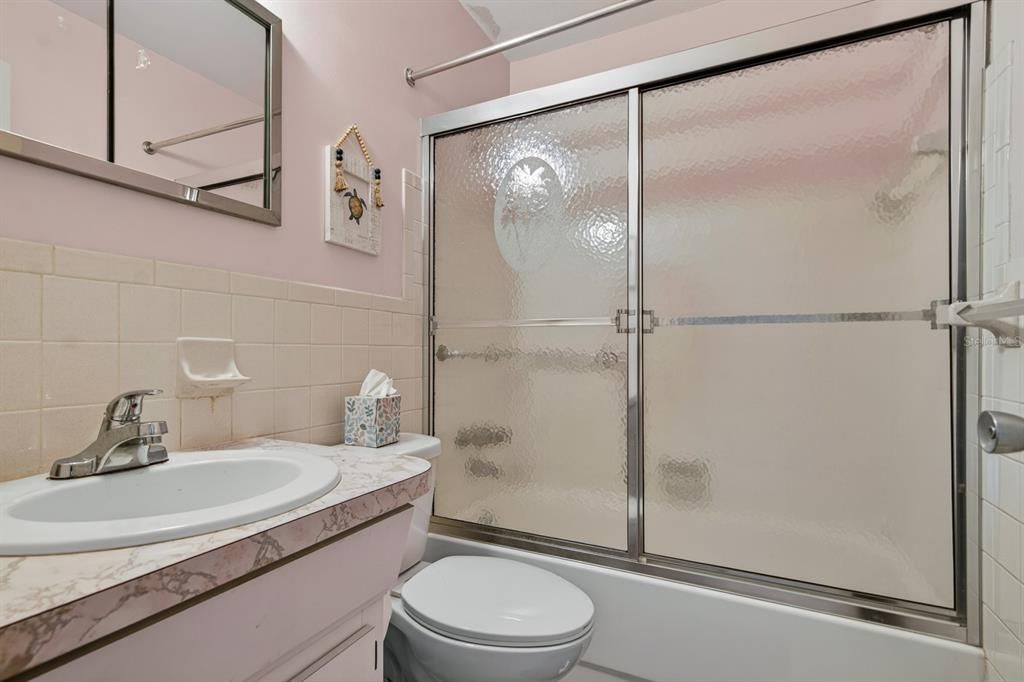 For Sale: $124,999 (2 beds, 2 baths, 1100 Square Feet)