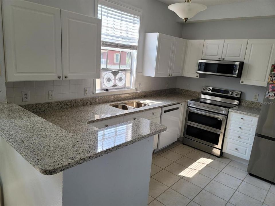 В аренду: $3,200 (4 спален, 2 ванн, 2091 Квадратных фут)