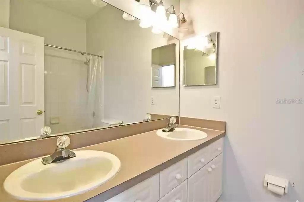 В аренду: $3,200 (4 спален, 2 ванн, 2091 Квадратных фут)