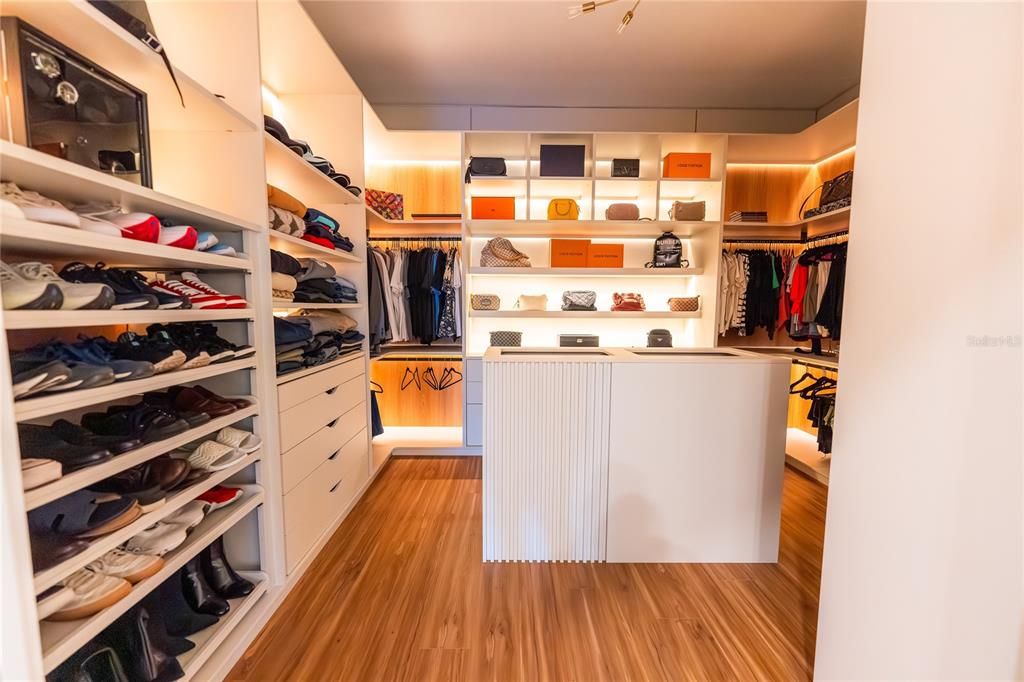En Renta: $14,500 (6 camas, 5 baños, 4490 Pies cuadrados)