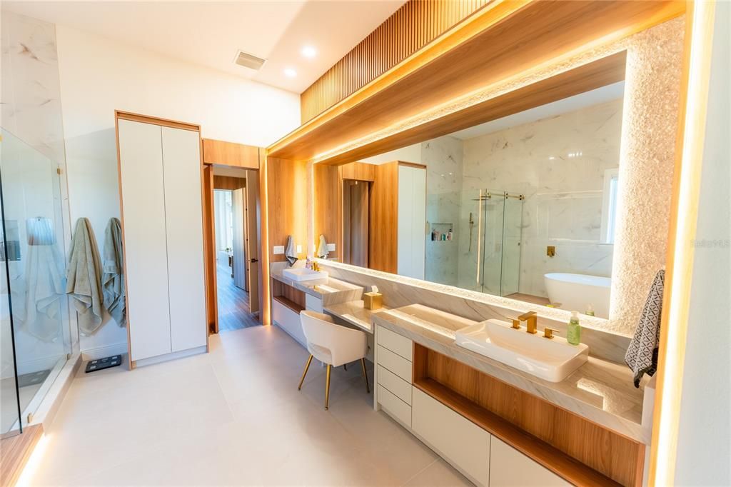 En Renta: $14,500 (6 camas, 5 baños, 4490 Pies cuadrados)