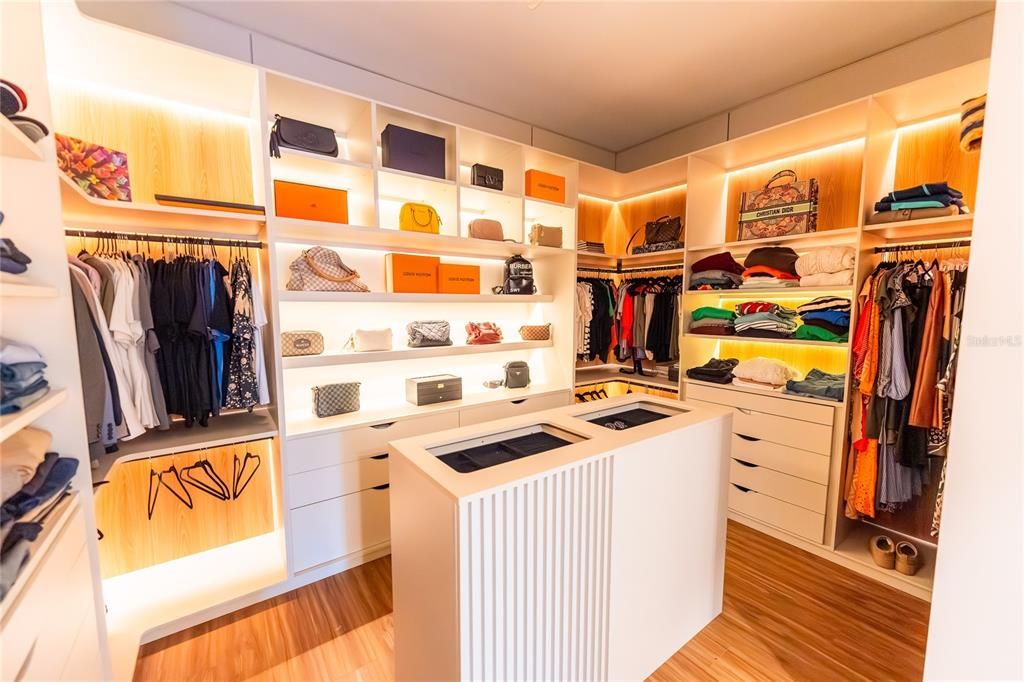En Renta: $14,500 (6 camas, 5 baños, 4490 Pies cuadrados)