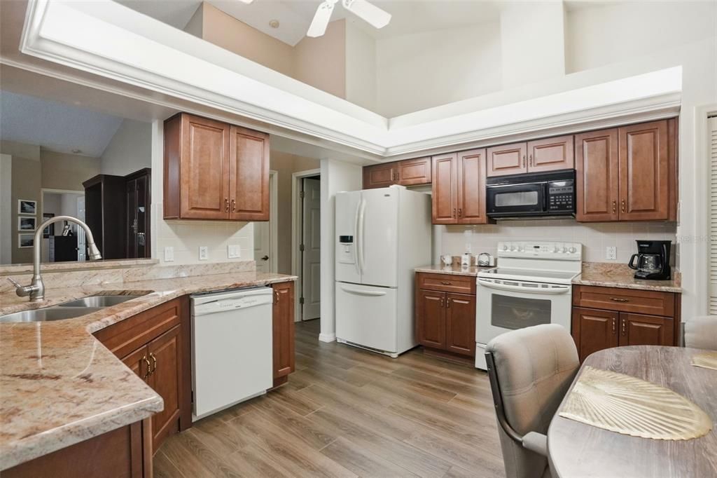 For Sale: $339,900 (2 beds, 2 baths, 1569 Square Feet)