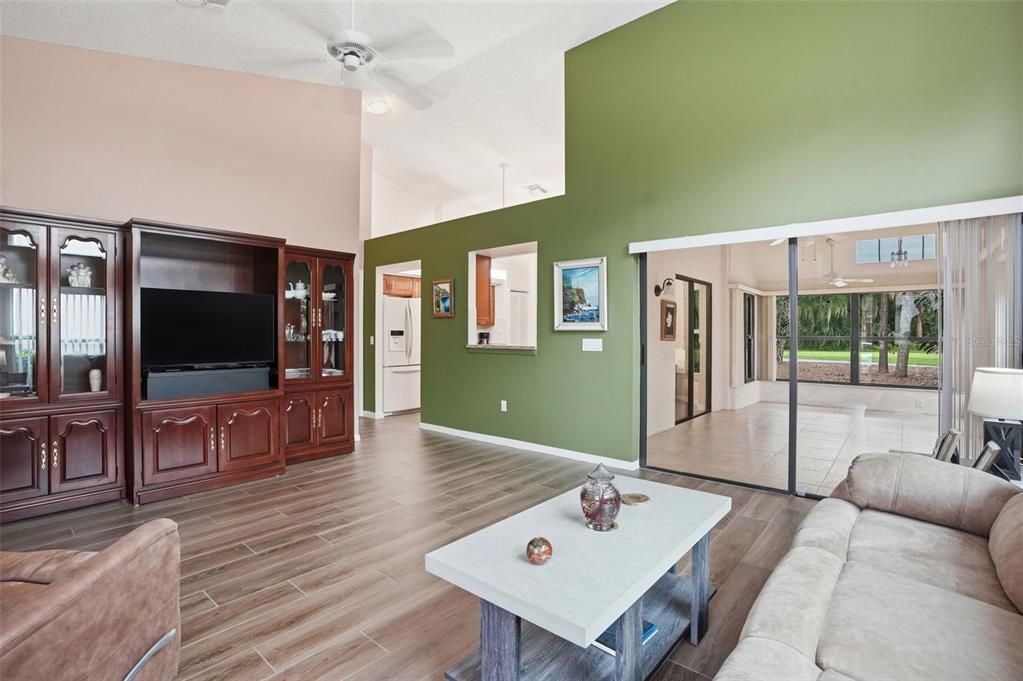 For Sale: $339,900 (2 beds, 2 baths, 1569 Square Feet)