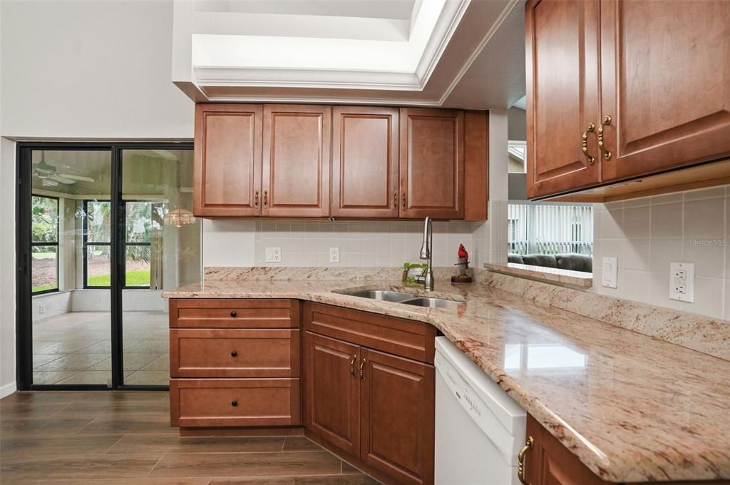 For Sale: $339,900 (2 beds, 2 baths, 1569 Square Feet)