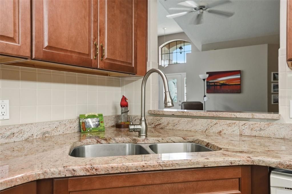 For Sale: $339,900 (2 beds, 2 baths, 1569 Square Feet)