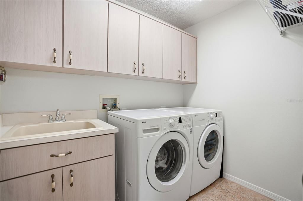 For Sale: $339,900 (2 beds, 2 baths, 1569 Square Feet)