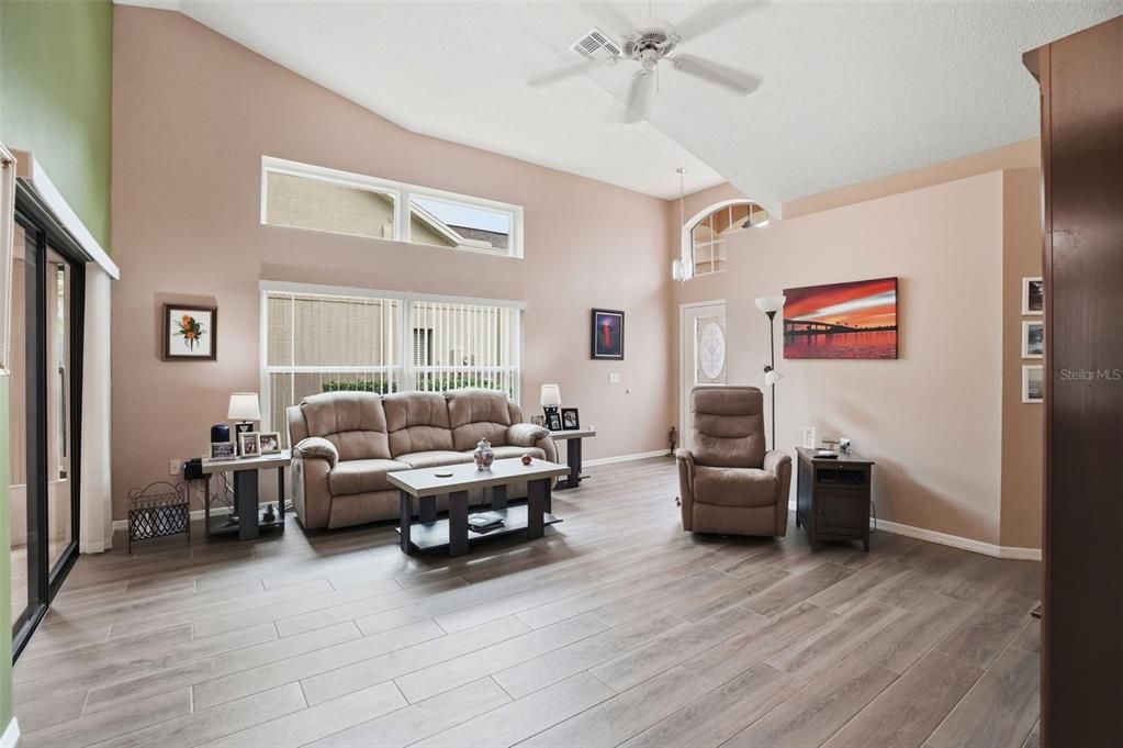 For Sale: $339,900 (2 beds, 2 baths, 1569 Square Feet)