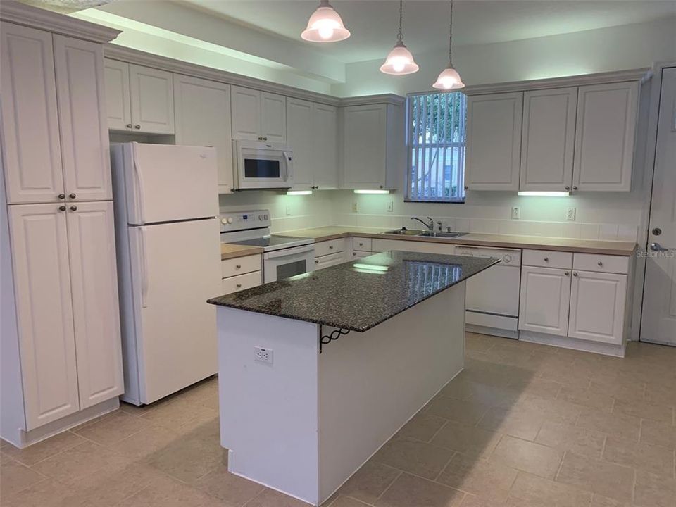 В аренду: $1,795 (3 спален, 2 ванн, 1512 Квадратных фут)