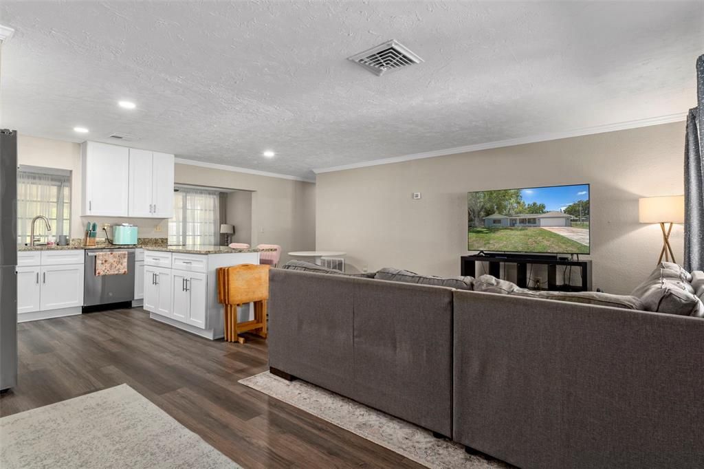 For Sale: $384,000 (3 beds, 2 baths, 1728 Square Feet)