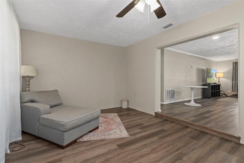 For Sale: $384,000 (3 beds, 2 baths, 1728 Square Feet)