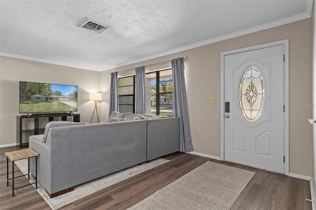 For Sale: $384,000 (3 beds, 2 baths, 1728 Square Feet)