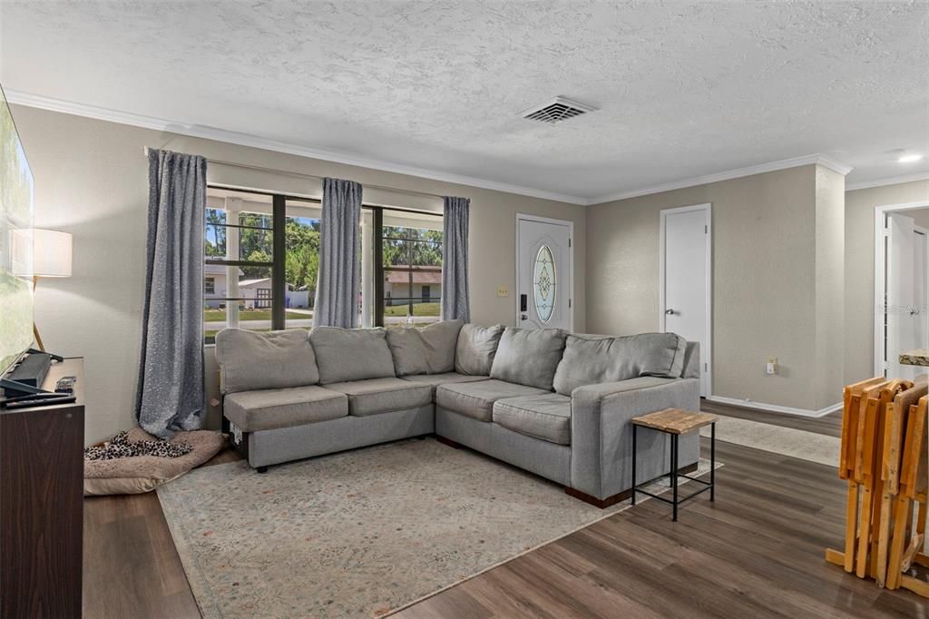 For Sale: $384,000 (3 beds, 2 baths, 1728 Square Feet)