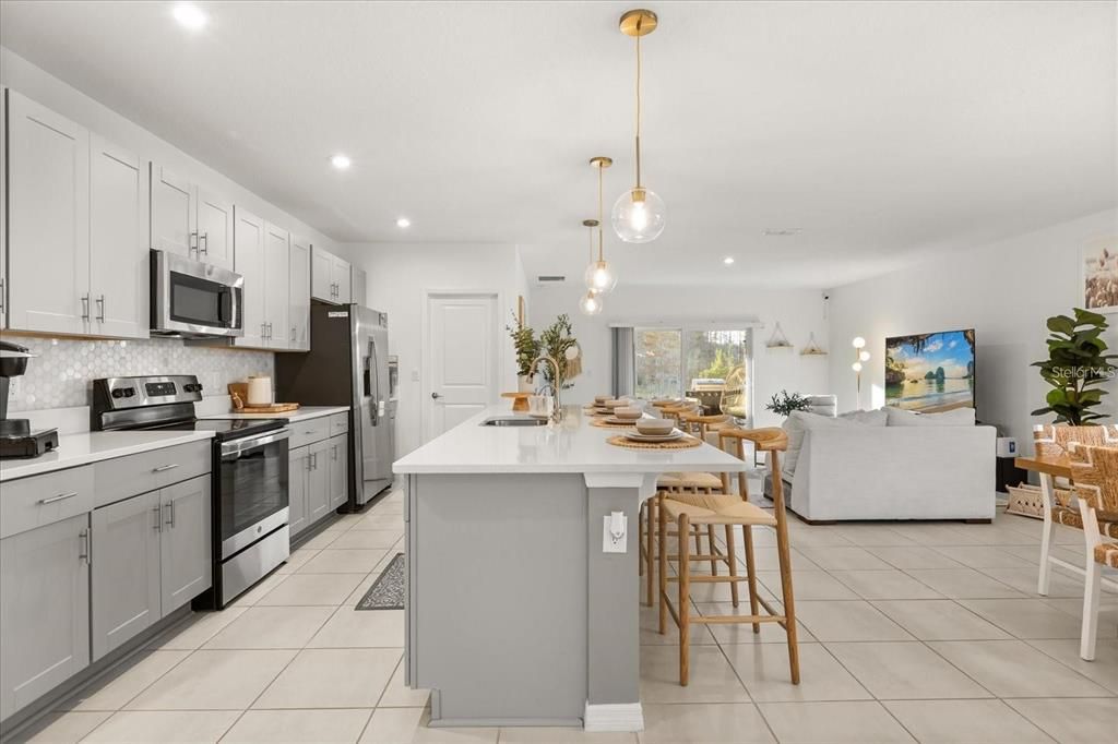 En Venta: $429,900 (4 camas, 3 baños, 2091 Pies cuadrados)