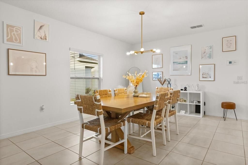 En Venta: $429,900 (4 camas, 3 baños, 2091 Pies cuadrados)