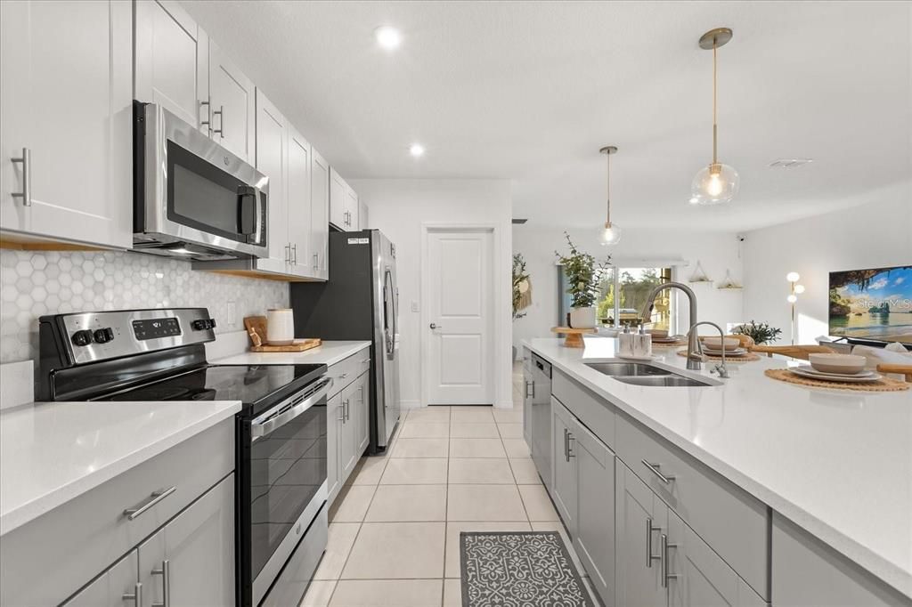 En Venta: $429,900 (4 camas, 3 baños, 2091 Pies cuadrados)