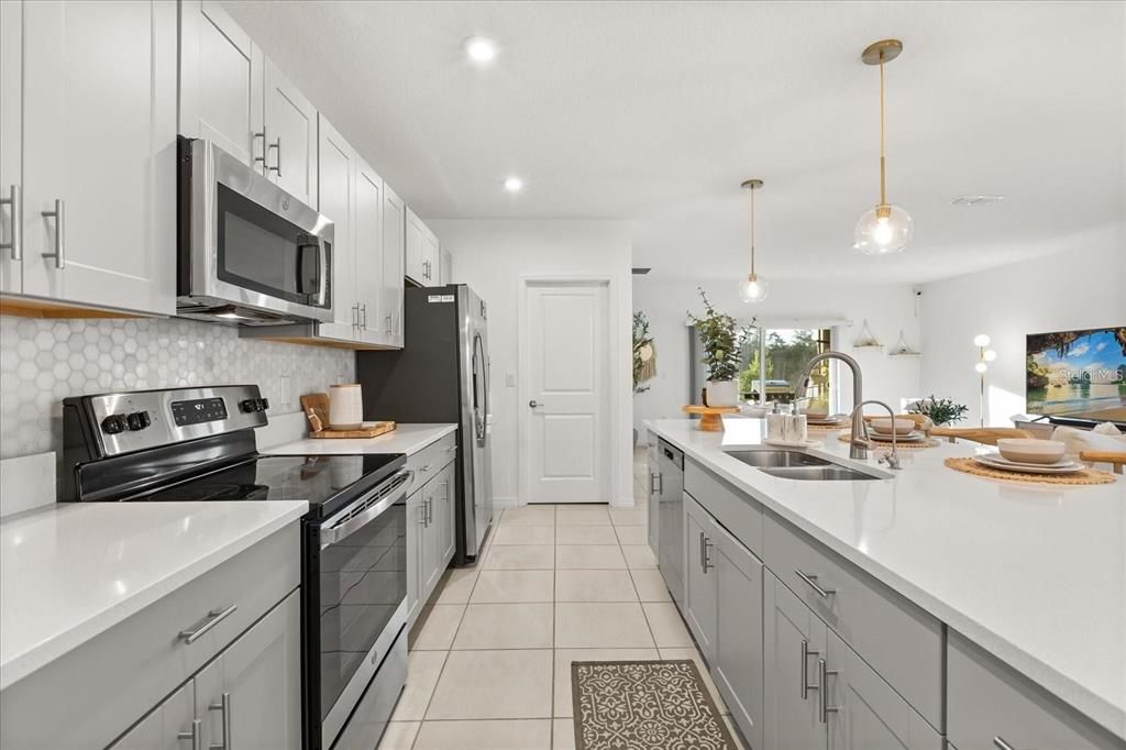 En Venta: $429,900 (4 camas, 3 baños, 2091 Pies cuadrados)