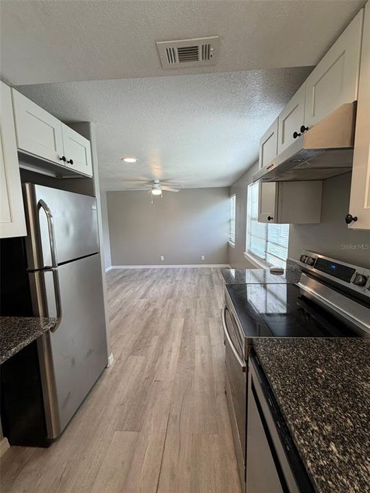 For Rent: $1,450 (1 beds, 1 baths, 650 Square Feet)