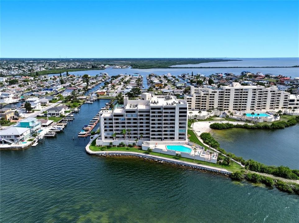 For Sale: $495,000 (2 beds, 2 baths, 1236 Square Feet)