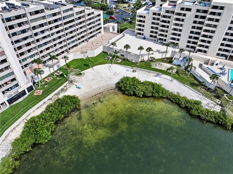For Sale: $495,000 (2 beds, 2 baths, 1236 Square Feet)