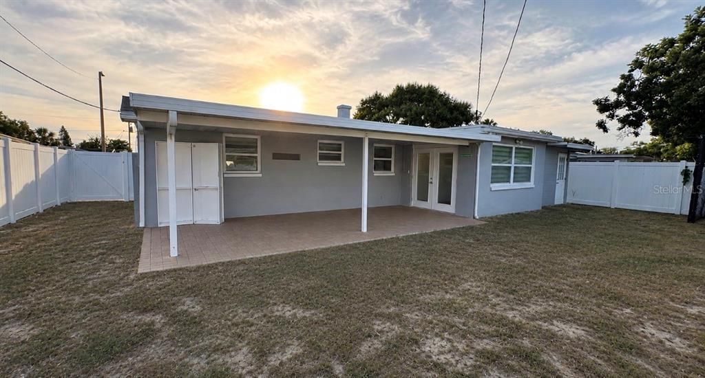 For Rent: $1,950 (3 beds, 1 baths, 1056 Square Feet)