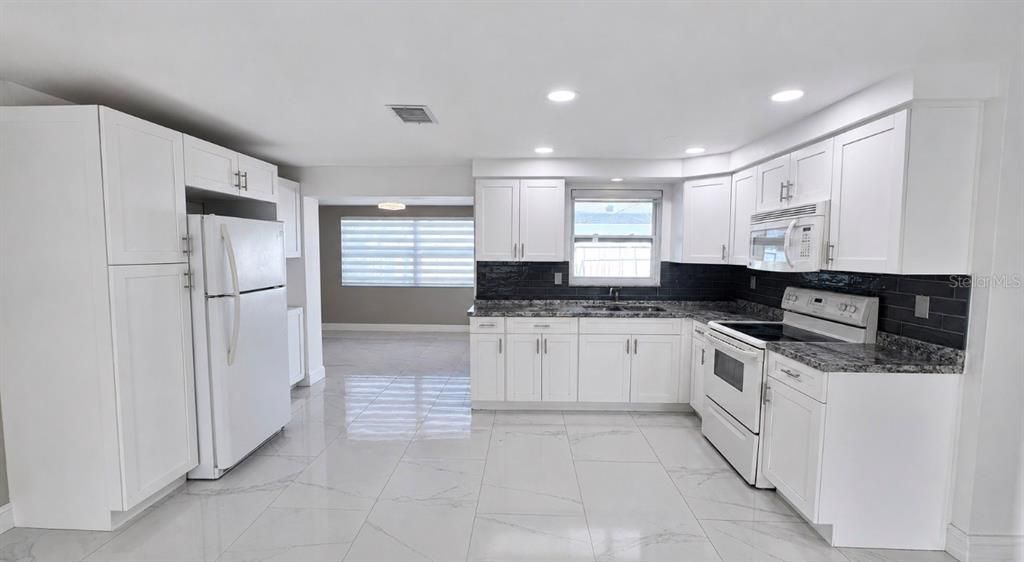 For Rent: $1,950 (3 beds, 1 baths, 1056 Square Feet)