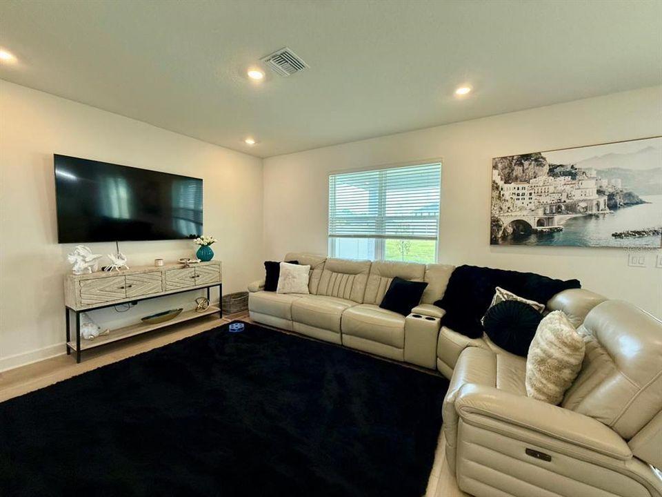 For Rent: $3,400 (5 beds, 3 baths, 2546 Square Feet)