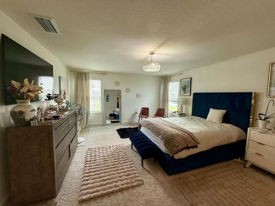 For Rent: $3,400 (5 beds, 3 baths, 2546 Square Feet)