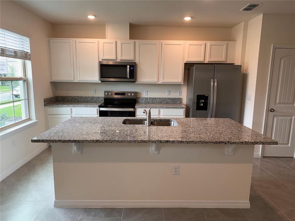 For Rent: $2,600 (3 beds, 2 baths, 1568 Square Feet)