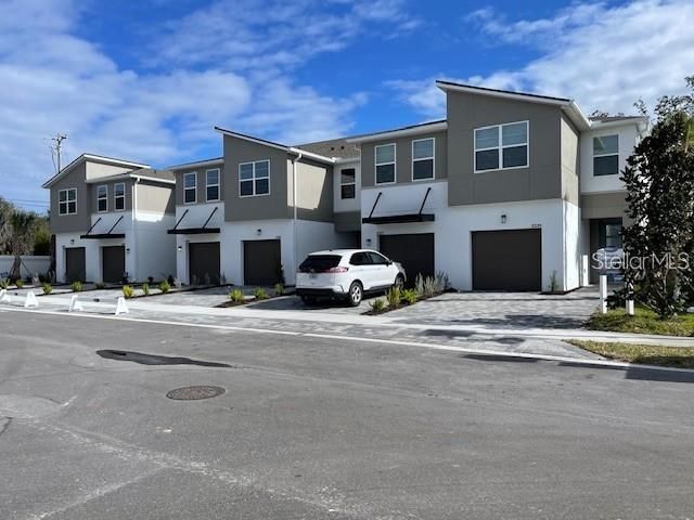 For Rent: $2,500 (3 beds, 2 baths, 1667 Square Feet)
