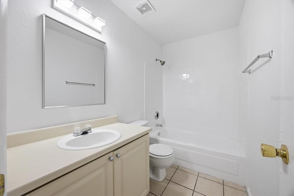 For Rent: $1,600 (2 beds, 2 baths, 937 Square Feet)