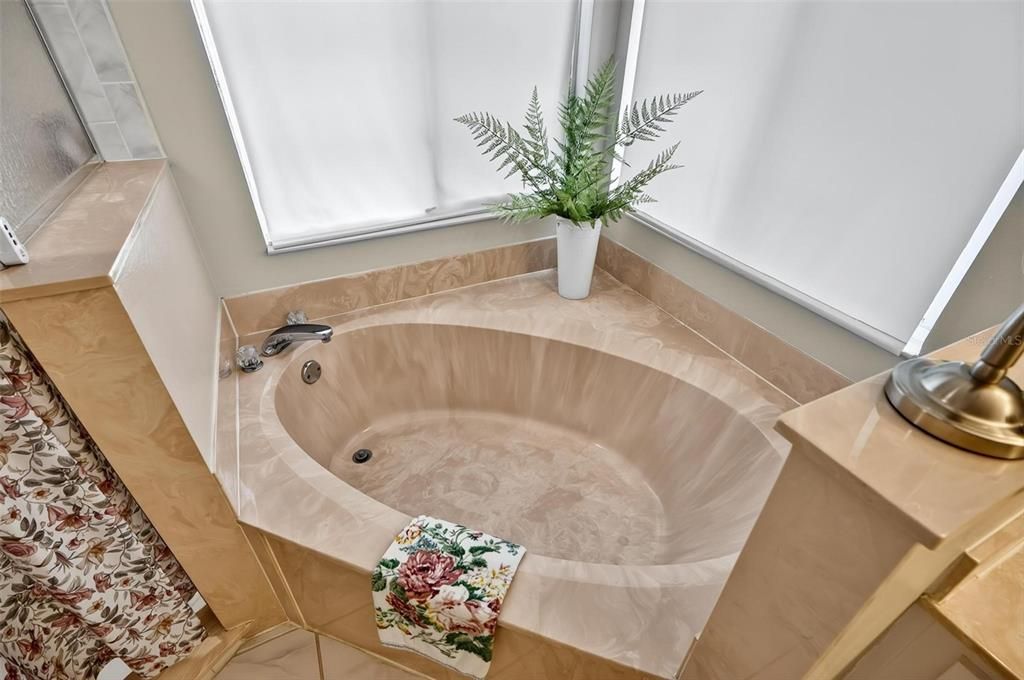 For Sale: $310,000 (3 beds, 2 baths, 1718 Square Feet)