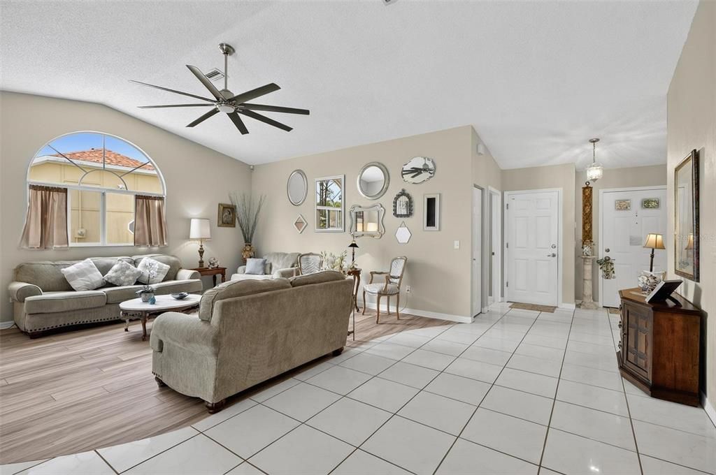 For Sale: $310,000 (3 beds, 2 baths, 1718 Square Feet)