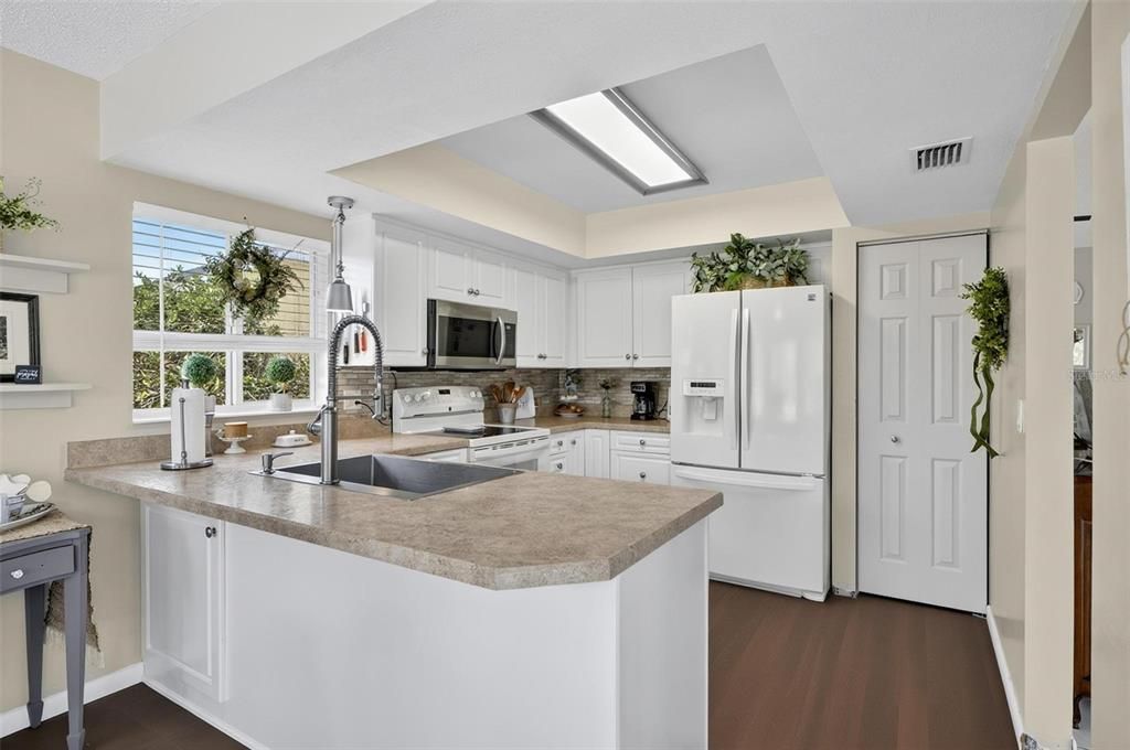 For Sale: $310,000 (3 beds, 2 baths, 1718 Square Feet)