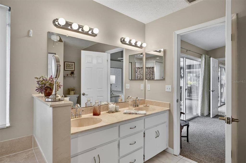 For Sale: $310,000 (3 beds, 2 baths, 1718 Square Feet)