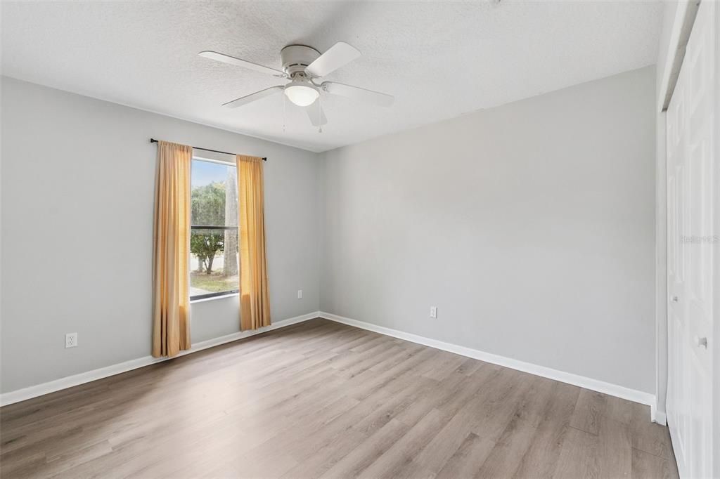 На продажу: $239,990 (3 спален, 2 ванн, 1104 Квадратных фут)