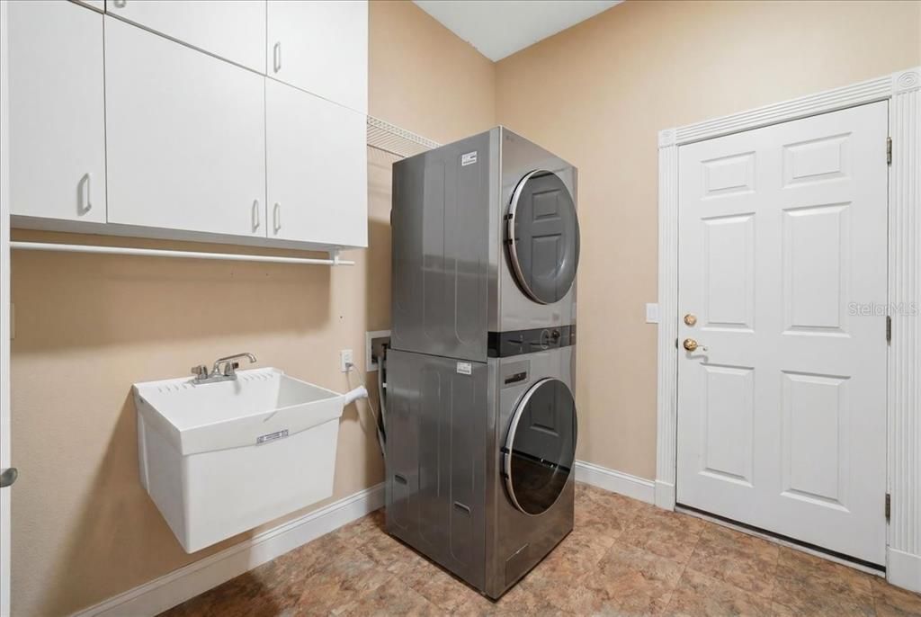 For Sale: $525,000 (3 beds, 2 baths, 2340 Square Feet)