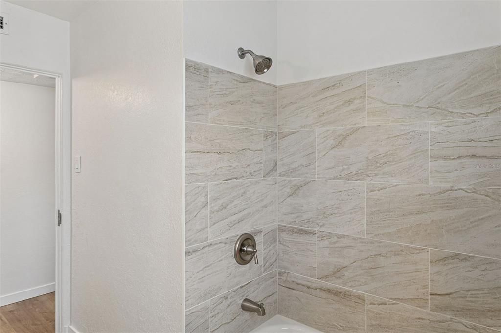 For Sale: $224,900 (2 beds, 1 baths, 894 Square Feet)